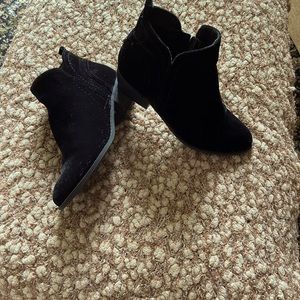 Booties. Black velveteen
